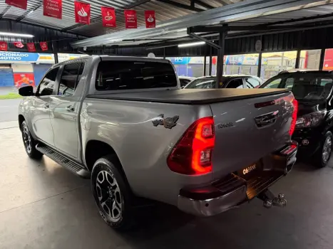 TOYOTA Hilux Caminhonete 2.8 16V SRX 4X4 TURBO DIESEL CABINE DUPLA AUTOMÁTICO, Foto 2