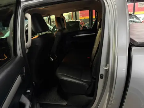 TOYOTA Hilux Caminhonete 2.8 16V SRX 4X4 TURBO DIESEL CABINE DUPLA AUTOMÁTICO, Foto 17