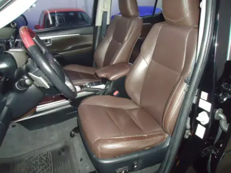 TOYOTA Hilux SW4 2.8 16V 4P SRX 4X4 7 LUGARES TURBO DIESEL AUTOMÁTICO, Foto 2 TOYOTA Hilux SW4 2.8 16V 4P SRX 4X4 7 LUGARES TURBO DIESEL AUTOMÁTICO, Foto 2