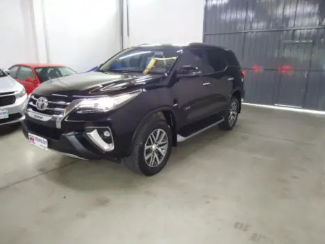 TOYOTA Hilux SW4 2.8 16V 4P SRX 4X4 7 LUGARES TURBO DIESEL AUTOMÁTICO, Foto 3 TOYOTA Hilux SW4 2.8 16V 4P SRX 4X4 7 LUGARES TURBO DIESEL AUTOMÁTICO, Foto 3