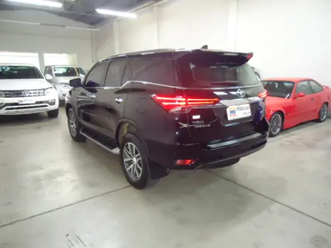 TOYOTA Hilux SW4 2.8 16V 4P SRX 4X4 7 LUGARES TURBO DIESEL AUTOMÁTICO, Foto 7 TOYOTA Hilux SW4 2.8 16V 4P SRX 4X4 7 LUGARES TURBO DIESEL AUTOMÁTICO, Foto 7