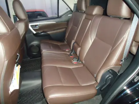 TOYOTA Hilux SW4 2.8 16V 4P SRX 4X4 7 LUGARES TURBO DIESEL AUTOMÁTICO, Foto 8 TOYOTA Hilux SW4 2.8 16V 4P SRX 4X4 7 LUGARES TURBO DIESEL AUTOMÁTICO, Foto 8