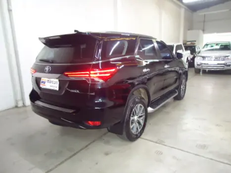 TOYOTA Hilux SW4 2.8 16V 4P SRX 4X4 7 LUGARES TURBO DIESEL AUTOMÁTICO, Foto 9 TOYOTA Hilux SW4 2.8 16V 4P SRX 4X4 7 LUGARES TURBO DIESEL AUTOMÁTICO, Foto 9