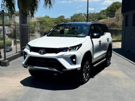 TOYOTA Hilux SW4 2.8 4P SRX 4X4 DIAMOND 7 LUGARES TURBO DIESEL AUTOM�TICO, Foto 4