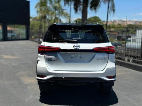 TOYOTA Hilux SW4 2.8 4P SRX 4X4 DIAMOND 7 LUGARES TURBO DIESEL AUTOM�TICO, Foto 8