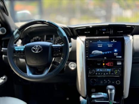 TOYOTA Hilux SW4 2.8 4P SRX 4X4 DIAMOND 7 LUGARES TURBO DIESEL AUTOM�TICO, Foto 18