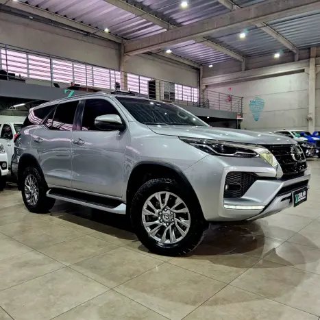 TOYOTA Hilux SW4 2.8 4P 4X4 TURBO DIESEL, Foto 1