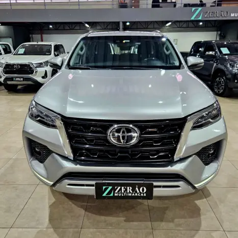 TOYOTA Hilux SW4 2.8 4P 4X4 TURBO DIESEL, Foto 2