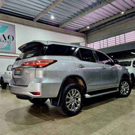 TOYOTA Hilux SW4 2.8 4P 4X4 TURBO DIESEL, Foto 4