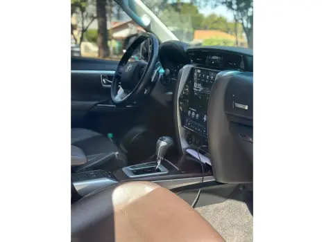 TOYOTA Hilux SW4 2.8 16V 4P SRX 4X4 7 LUGARES TURBO DIESEL AUTOMTICO, Foto 7