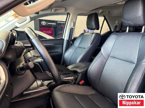 TOYOTA Hilux SW4 2.8 16V 4P SRX 4X4 7 LUGARES TURBO DIESEL AUTOMTICO, Foto 2