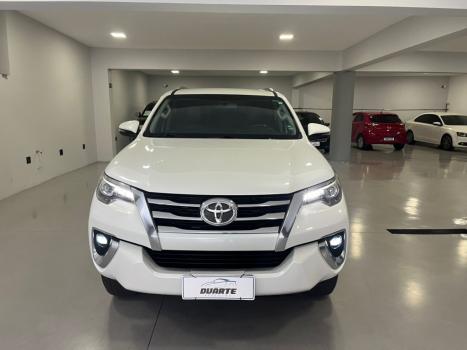 TOYOTA Hilux SW4 2.8 16V 4P SRX 4X4 7 LUGARES TURBO DIESEL AUTOMTICO, Foto 2