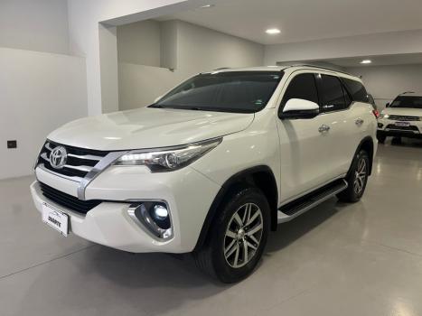 TOYOTA Hilux SW4 2.8 16V 4P SRX 4X4 7 LUGARES TURBO DIESEL AUTOMTICO, Foto 3