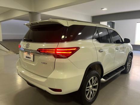 TOYOTA Hilux SW4 2.8 16V 4P SRX 4X4 7 LUGARES TURBO DIESEL AUTOMTICO, Foto 4