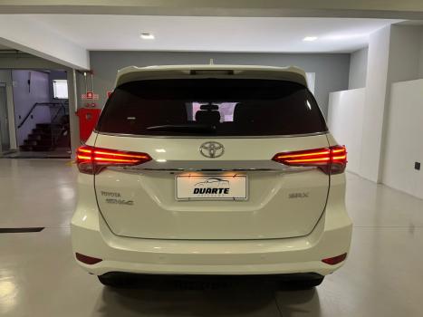 TOYOTA Hilux SW4 2.8 16V 4P SRX 4X4 7 LUGARES TURBO DIESEL AUTOMTICO, Foto 5