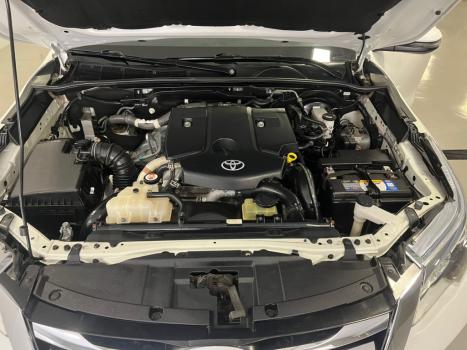 TOYOTA Hilux SW4 2.8 16V 4P SRX 4X4 7 LUGARES TURBO DIESEL AUTOMTICO, Foto 8