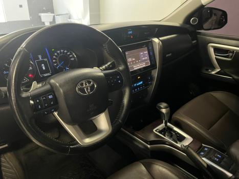 TOYOTA Hilux SW4 2.8 16V 4P SRX 4X4 7 LUGARES TURBO DIESEL AUTOMTICO, Foto 10