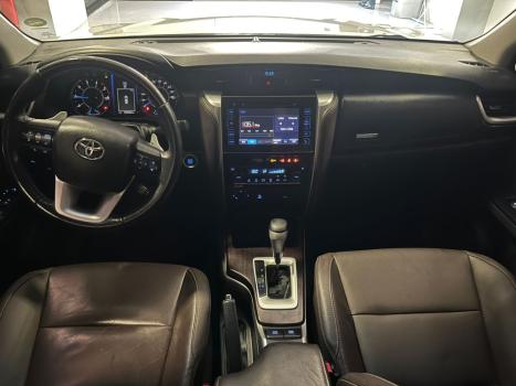 TOYOTA Hilux SW4 2.8 16V 4P SRX 4X4 7 LUGARES TURBO DIESEL AUTOMTICO, Foto 11