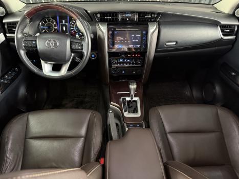 TOYOTA Hilux SW4 2.8 16V 4P SRX 4X4 7 LUGARES TURBO DIESEL AUTOM�TICO, Foto 9