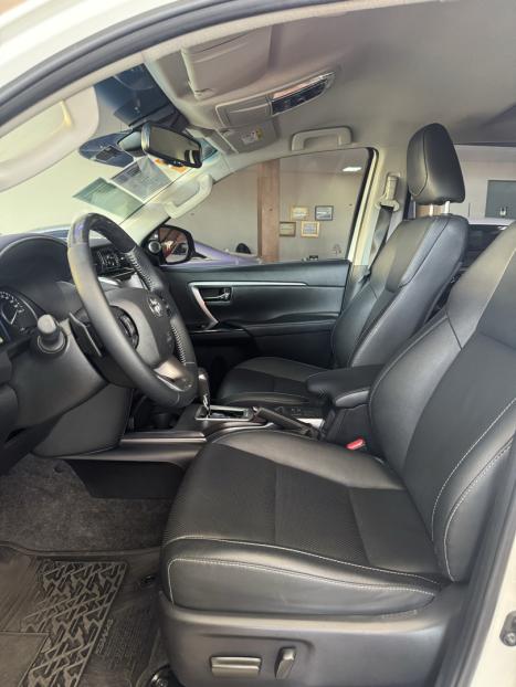 TOYOTA Hilux SW4 2.8 16V 4P SRX 4X4 7 LUGARES TURBO DIESEL AUTOM�TICO, Foto 10