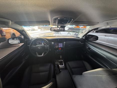 TOYOTA Hilux SW4 2.8 16V 4P SRX 4X4 7 LUGARES TURBO DIESEL AUTOM�TICO, Foto 11