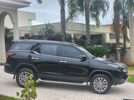 TOYOTA Hilux SW4 2.8 16V 4P SRX 4X4 7 LUGARES TURBO DIESEL AUTOM�TICO, Foto 2