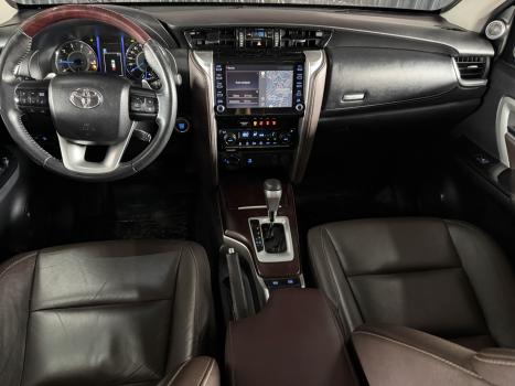 TOYOTA Hilux SW4 2.8 16V 4P SRX 4X4 7 LUGARES TURBO DIESEL AUTOM�TICO, Foto 9