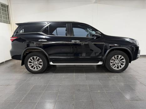 TOYOTA Hilux SW4 2.8 16V 4P SRX 4X4 7 LUGARES TURBO DIESEL AUTOM�TICO, Foto 4