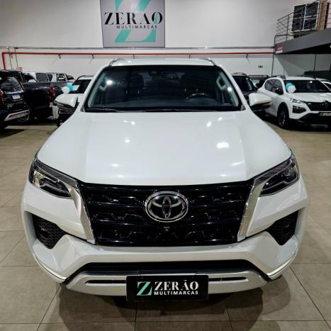 TOYOTA Hilux SW4 2.8 16V 4P SRX 4X4 7 LUGARES TURBO DIESEL AUTOM�TICO, Foto 2