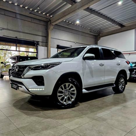 TOYOTA Hilux SW4 2.8 16V 4P SRX 4X4 7 LUGARES TURBO DIESEL AUTOM�TICO, Foto 3