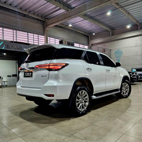 TOYOTA Hilux SW4 2.8 16V 4P SRX 4X4 7 LUGARES TURBO DIESEL AUTOM�TICO, Foto 4