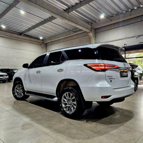 TOYOTA Hilux SW4 2.8 16V 4P SRX 4X4 7 LUGARES TURBO DIESEL AUTOM�TICO, Foto 5