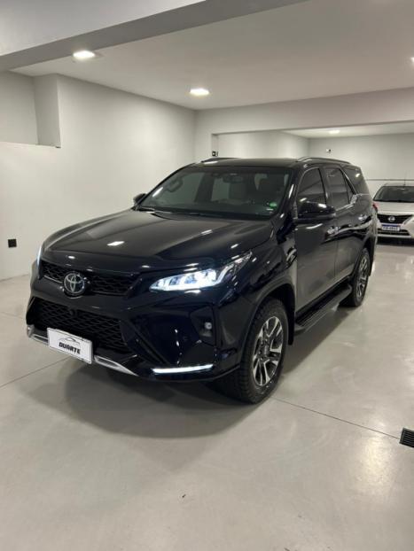 TOYOTA Hilux SW4 2.8 4P SRX 4X4 DIAMOND 7 LUGARES TURBO DIESEL AUTOM�TICO, Foto 3