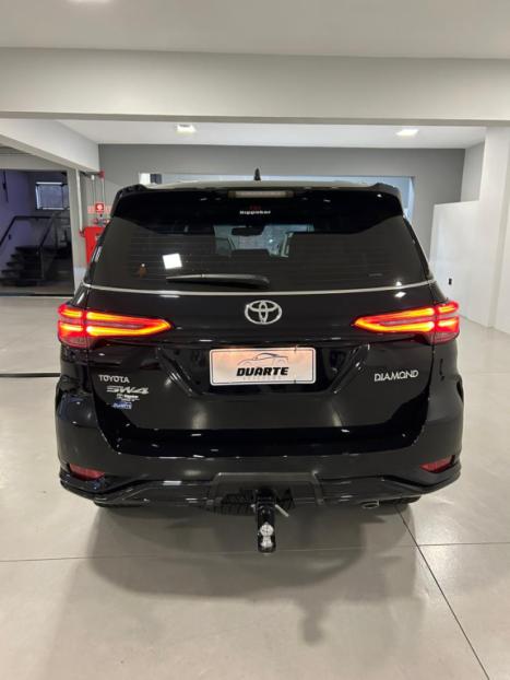 TOYOTA Hilux SW4 2.8 4P SRX 4X4 DIAMOND 7 LUGARES TURBO DIESEL AUTOM�TICO, Foto 5