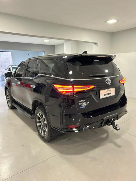 TOYOTA Hilux SW4 2.8 4P SRX 4X4 DIAMOND 7 LUGARES TURBO DIESEL AUTOM�TICO, Foto 6