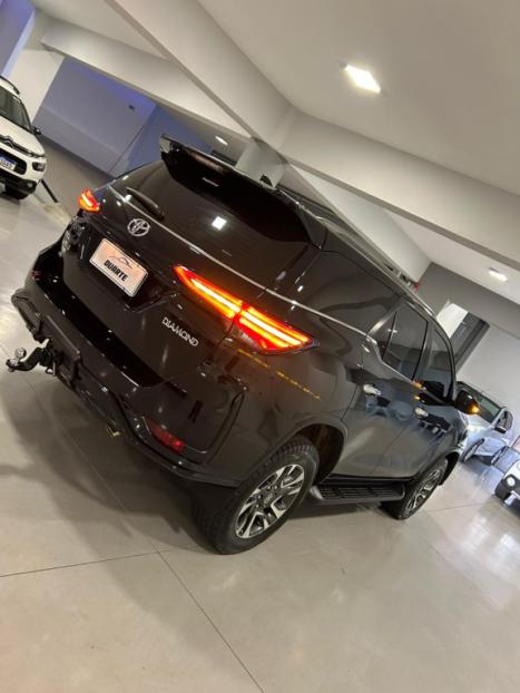 TOYOTA Hilux SW4 2.8 4P SRX 4X4 DIAMOND 7 LUGARES TURBO DIESEL AUTOM�TICO, Foto 8