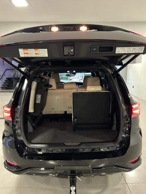 TOYOTA Hilux SW4 2.8 4P SRX 4X4 DIAMOND 7 LUGARES TURBO DIESEL AUTOM�TICO, Foto 10