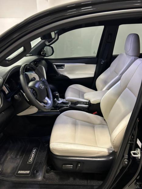 TOYOTA Hilux SW4 2.8 4P SRX 4X4 DIAMOND 7 LUGARES TURBO DIESEL AUTOM�TICO, Foto 13