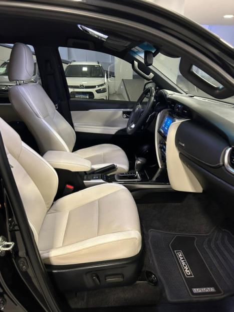 TOYOTA Hilux SW4 2.8 4P SRX 4X4 DIAMOND 7 LUGARES TURBO DIESEL AUTOM�TICO, Foto 17