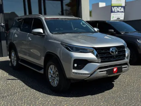 TOYOTA Hilux SW4 2.8 16V 4P GR-S 7 LUGARES 4X4 TURBO DIESEL AUTOM�TICO, Foto 3