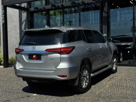 TOYOTA Hilux SW4 2.8 16V 4P GR-S 7 LUGARES 4X4 TURBO DIESEL AUTOM�TICO, Foto 4