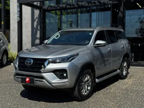 TOYOTA Hilux SW4 2.8 16V 4P GR-S 7 LUGARES 4X4 TURBO DIESEL AUTOM�TICO, Foto 10