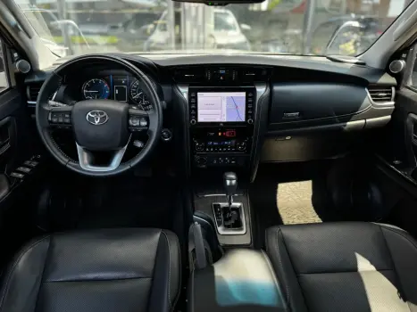 TOYOTA Hilux SW4 2.8 16V 4P GR-S 7 LUGARES 4X4 TURBO DIESEL AUTOM�TICO, Foto 11