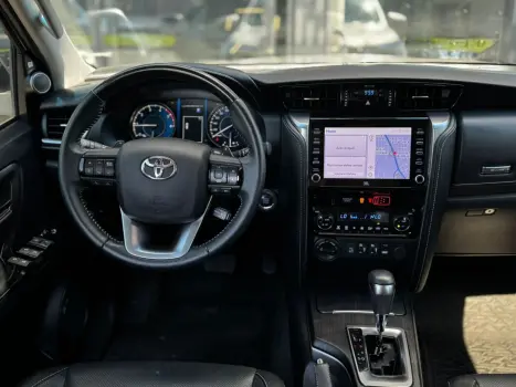 TOYOTA Hilux SW4 2.8 16V 4P GR-S 7 LUGARES 4X4 TURBO DIESEL AUTOM�TICO, Foto 12