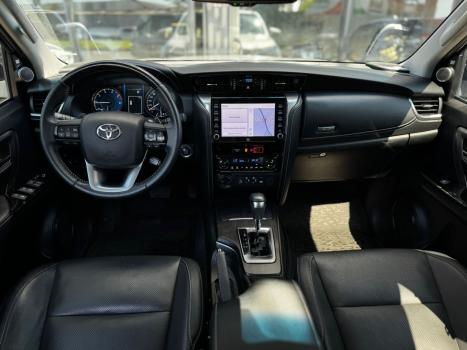 TOYOTA Hilux SW4 2.8 16V 4P GR-S 7 LUGARES 4X4 TURBO DIESEL AUTOM�TICO, Foto 11