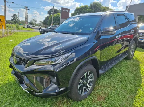 TOYOTA Hilux SW4 2.8 4P SRX 4X4 DIAMOND 7 LUGARES TURBO DIESEL AUTOM�TICO, Foto 1