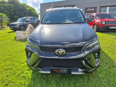 TOYOTA Hilux SW4 2.8 4P SRX 4X4 DIAMOND 7 LUGARES TURBO DIESEL AUTOM�TICO, Foto 3