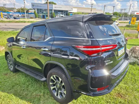 TOYOTA Hilux SW4 2.8 4P SRX 4X4 DIAMOND 7 LUGARES TURBO DIESEL AUTOM�TICO, Foto 4