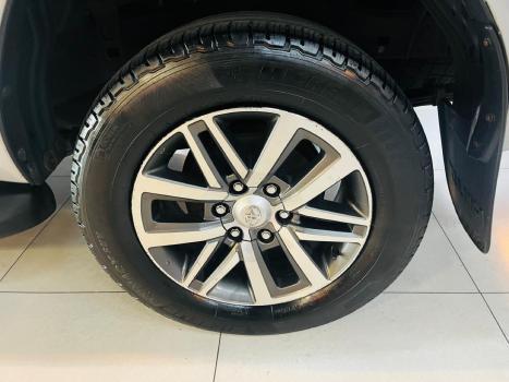 TOYOTA Hilux SW4 2.8 4P SRX 4X4 TURBO DIESEL AUTOM�TICO, Foto 9