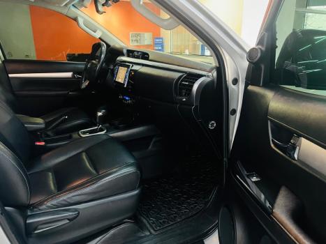 TOYOTA Hilux SW4 2.8 4P SRX 4X4 TURBO DIESEL AUTOM�TICO, Foto 14